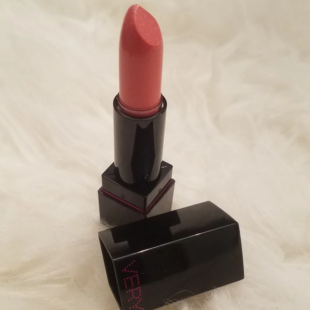 🆕 VS VERY SEXY PERFECT LIPSTICK IN KISS ME